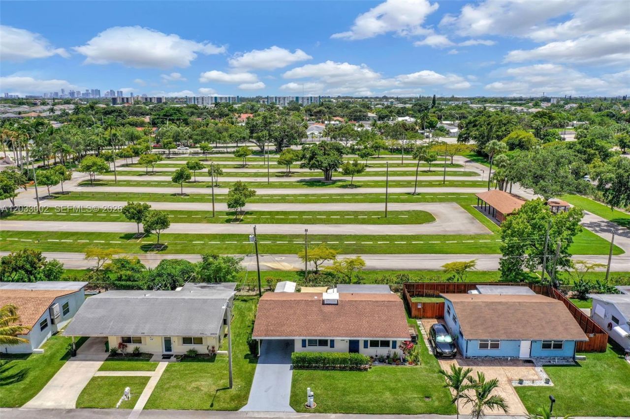 2708 NW 51st Pl , Tamarac, FL 33309 Photo