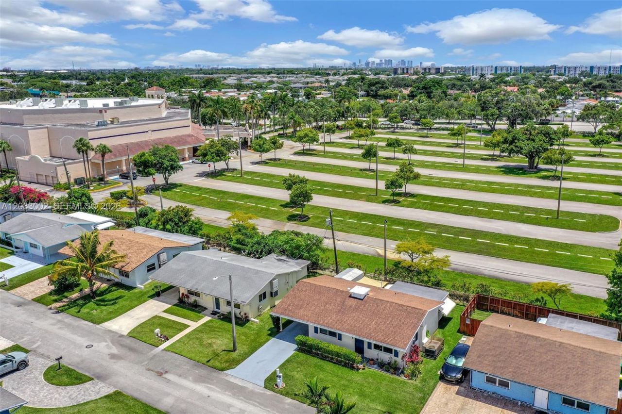 2708 NW 51st Pl , Tamarac, FL 33309 Photo