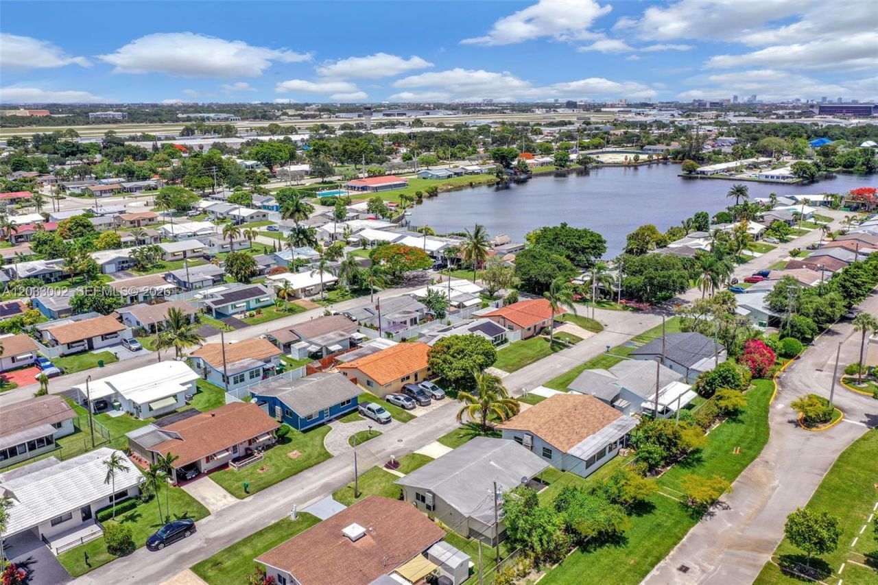 2708 NW 51st Pl , Tamarac, FL 33309 Photo