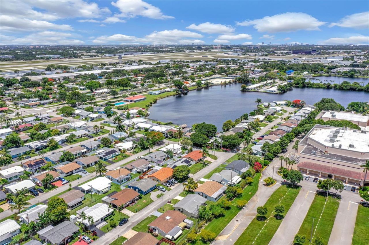2708 NW 51st Pl , Tamarac, FL 33309 Photo