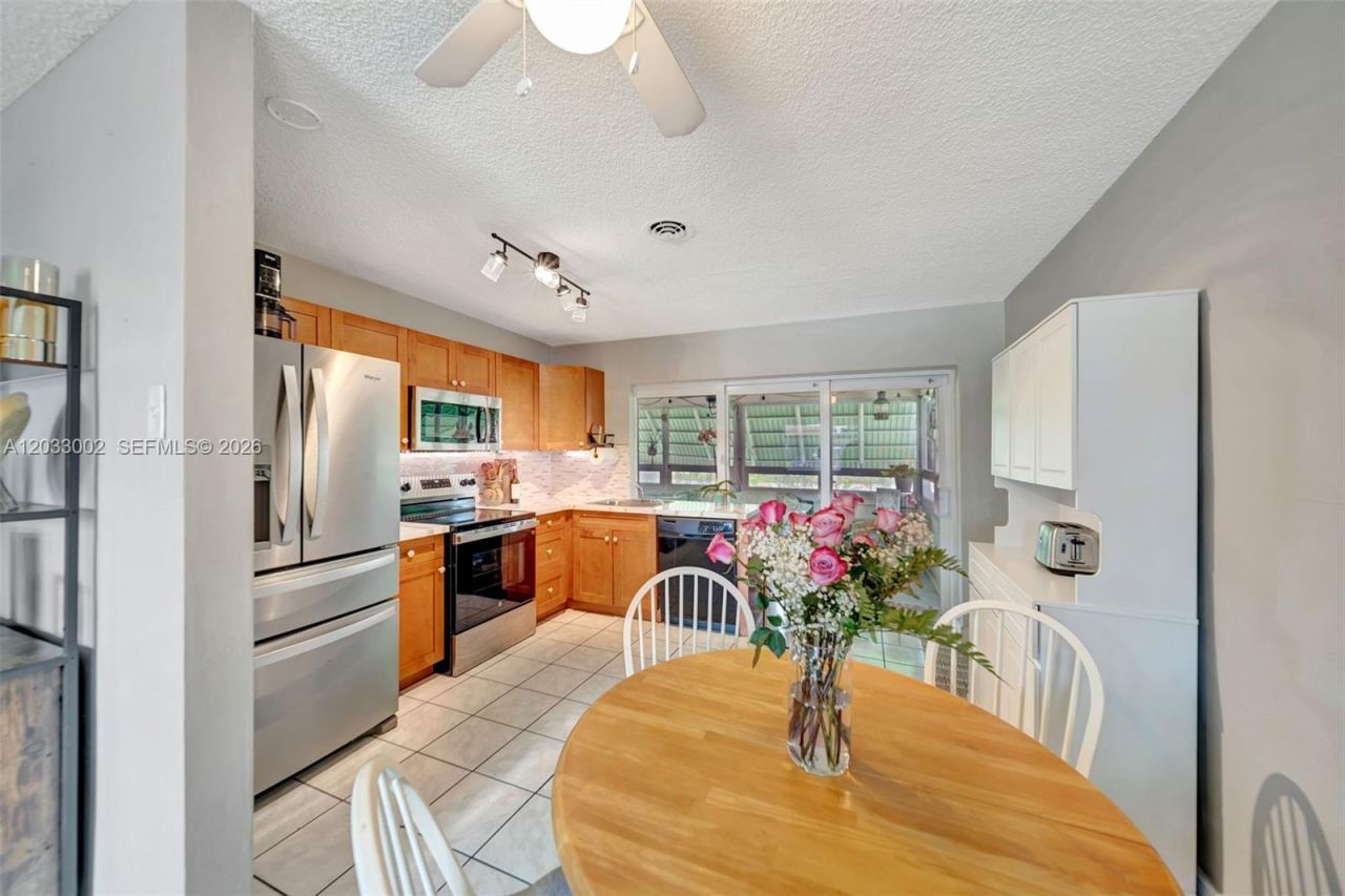 2708 NW 51st Pl , Tamarac, FL 33309 Photo