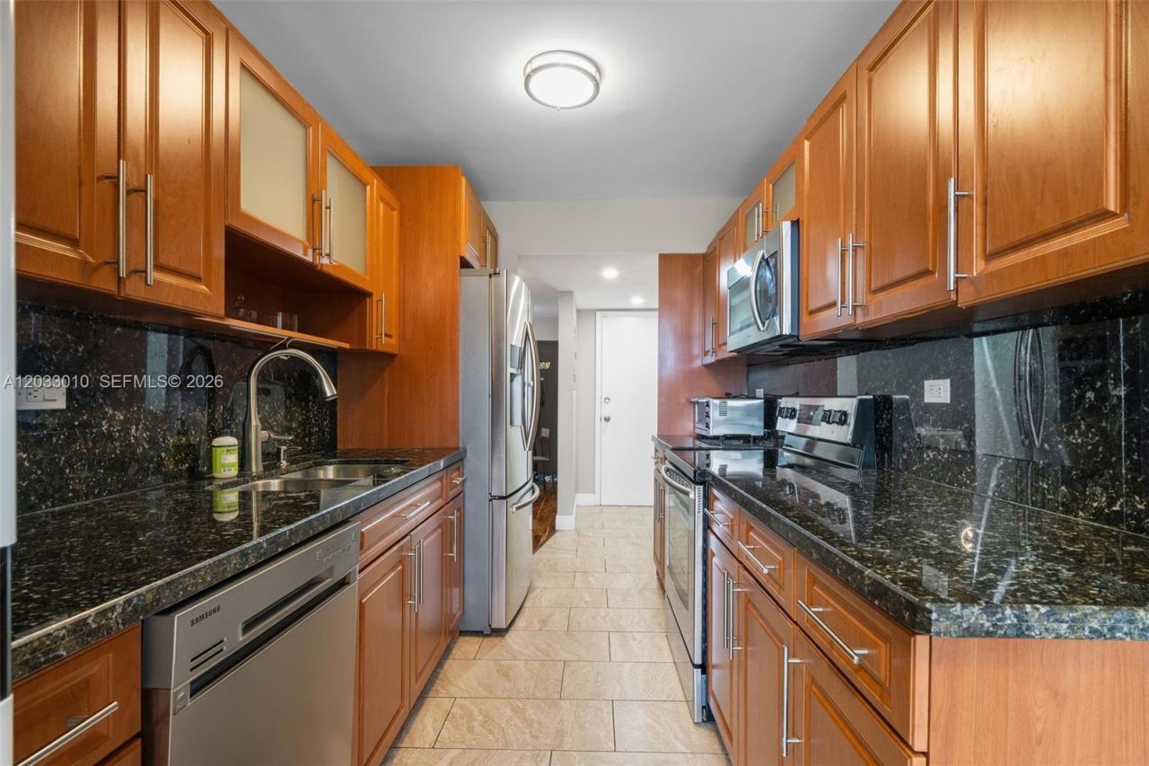 1690 NE 191st St , Unit 302-1, Miami, FL 33179 Photo