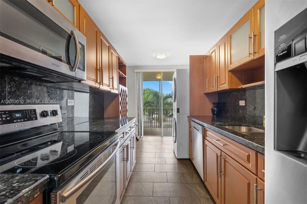 1690 NE 191st St , Unit 302-1, Miami, FL 33179 Photo