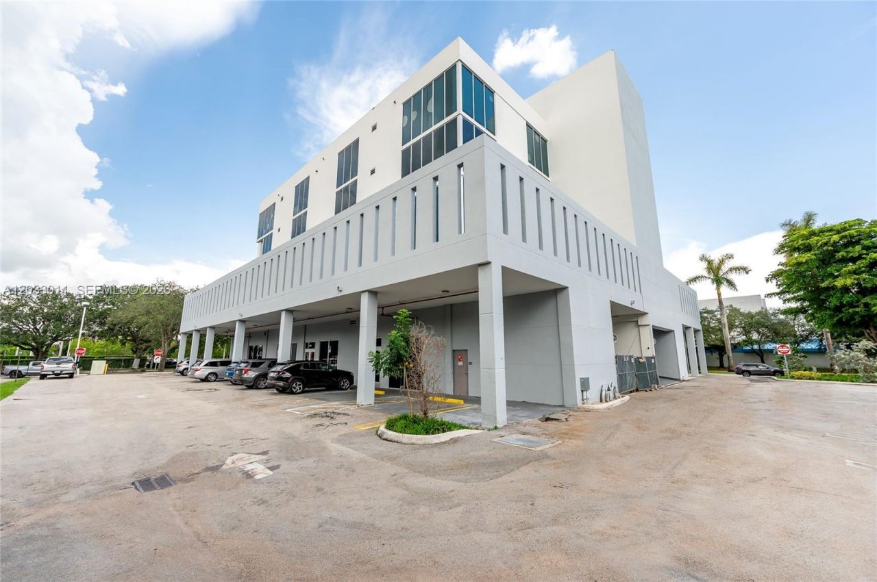 10450 NW 33rd St , Unit 301, Doral, FL 33172 Photo