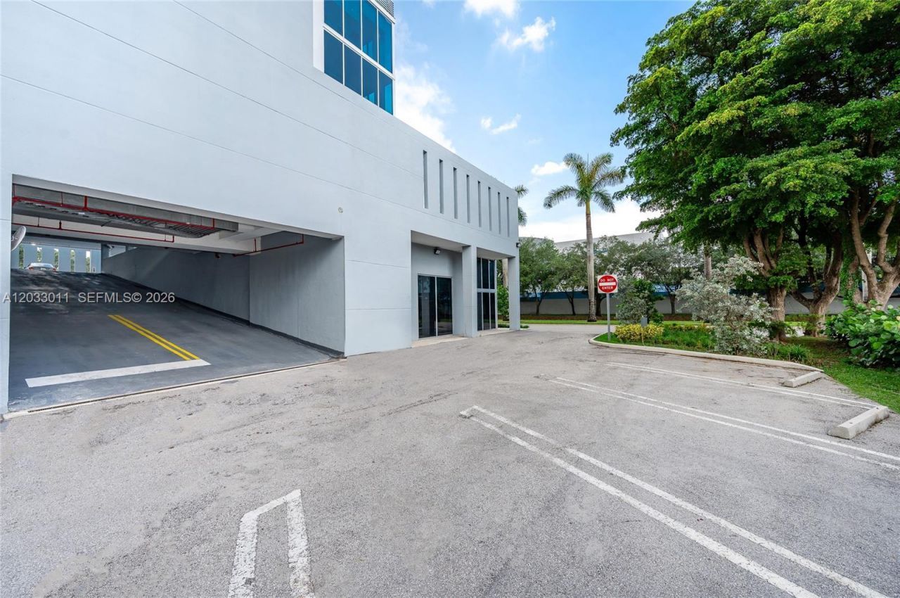 10450 NW 33rd St , Unit 301, Doral, FL 33172 Photo