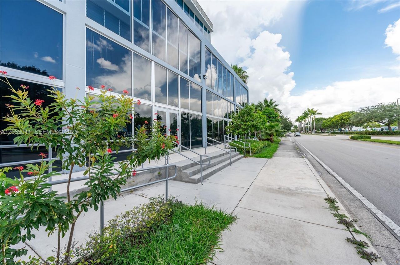 10450 NW 33rd St , Unit 301, Doral, FL 33172 Photo