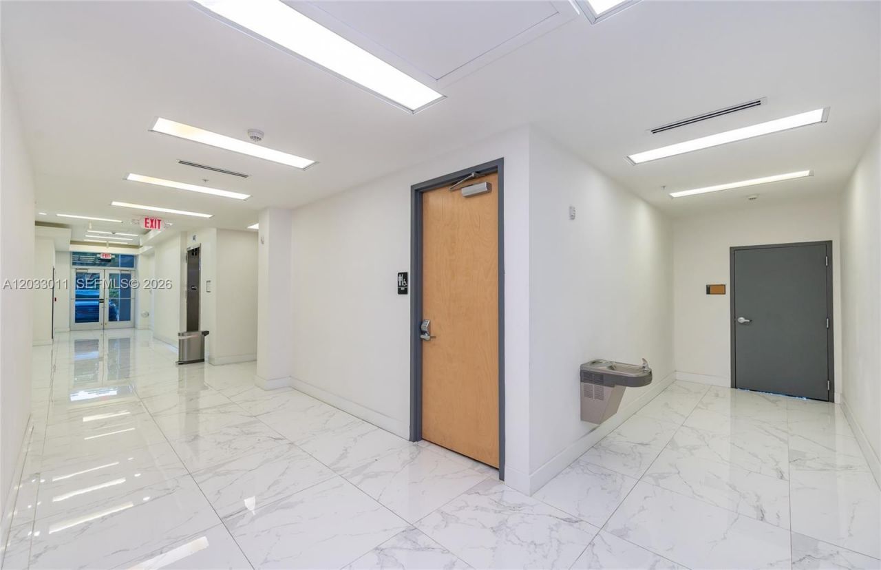 10450 NW 33rd St , Unit 301, Doral, FL 33172 Photo