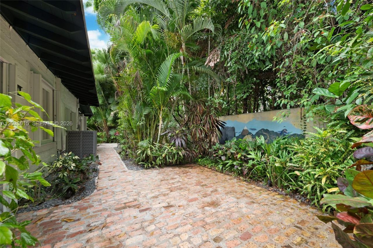3797 El Prado Blvd, Miami, FL 33133 Photo