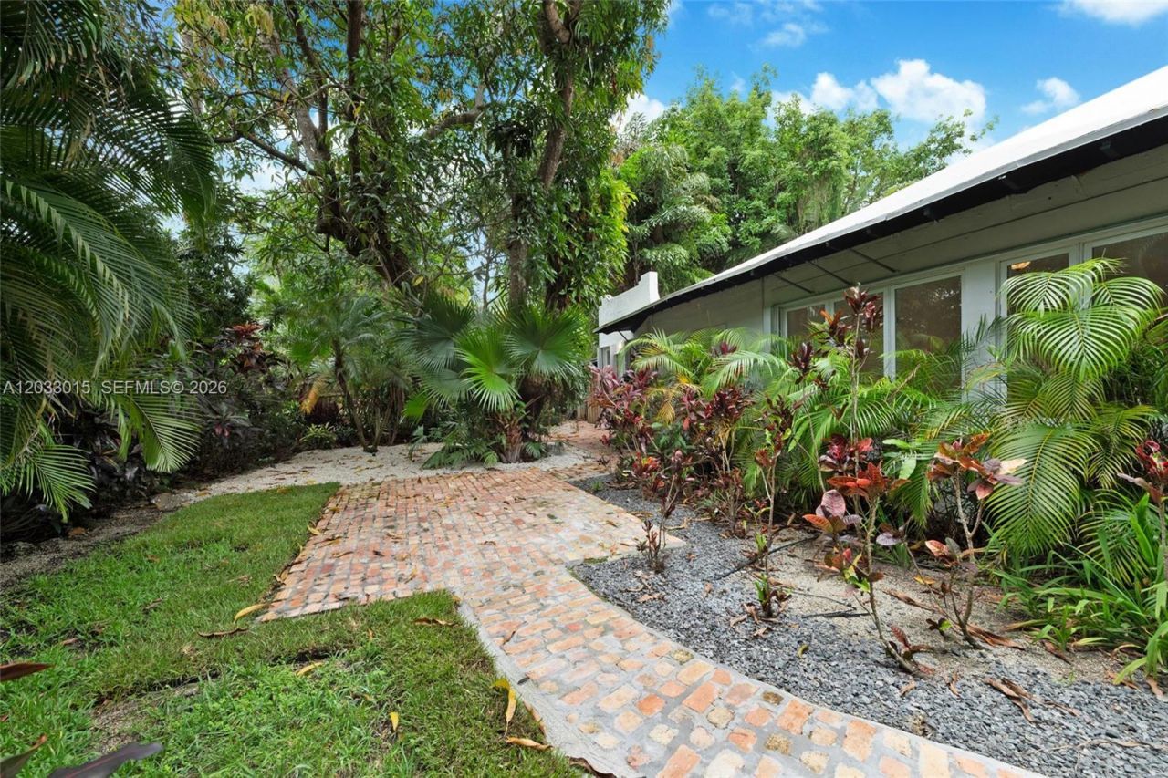 3797 El Prado Blvd, Miami, FL 33133 Photo