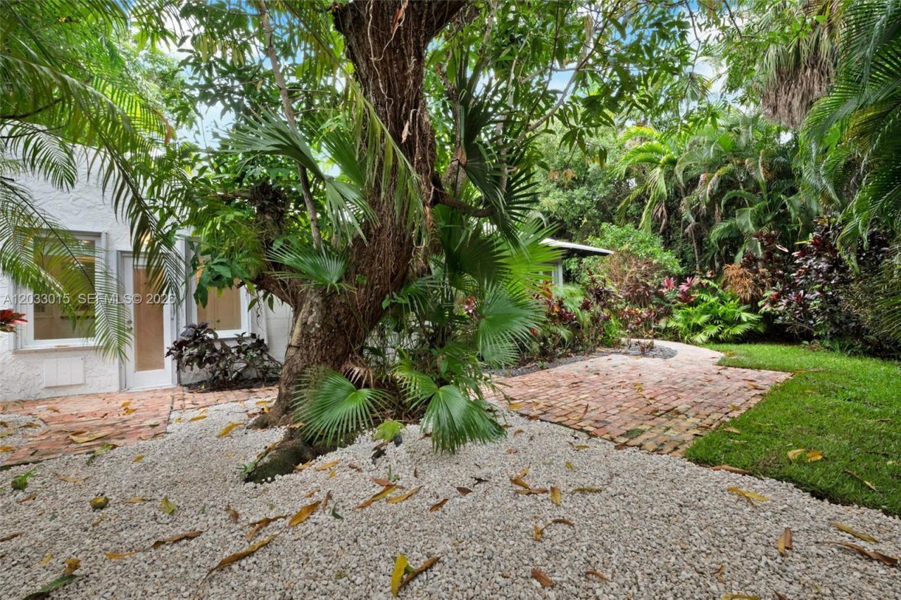 3797 El Prado Blvd, Miami, FL 33133 Photo