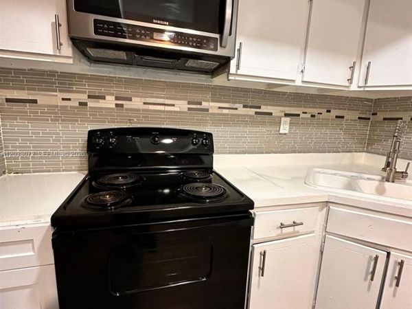 5540 SW 38th Ct , West Park, FL 33023