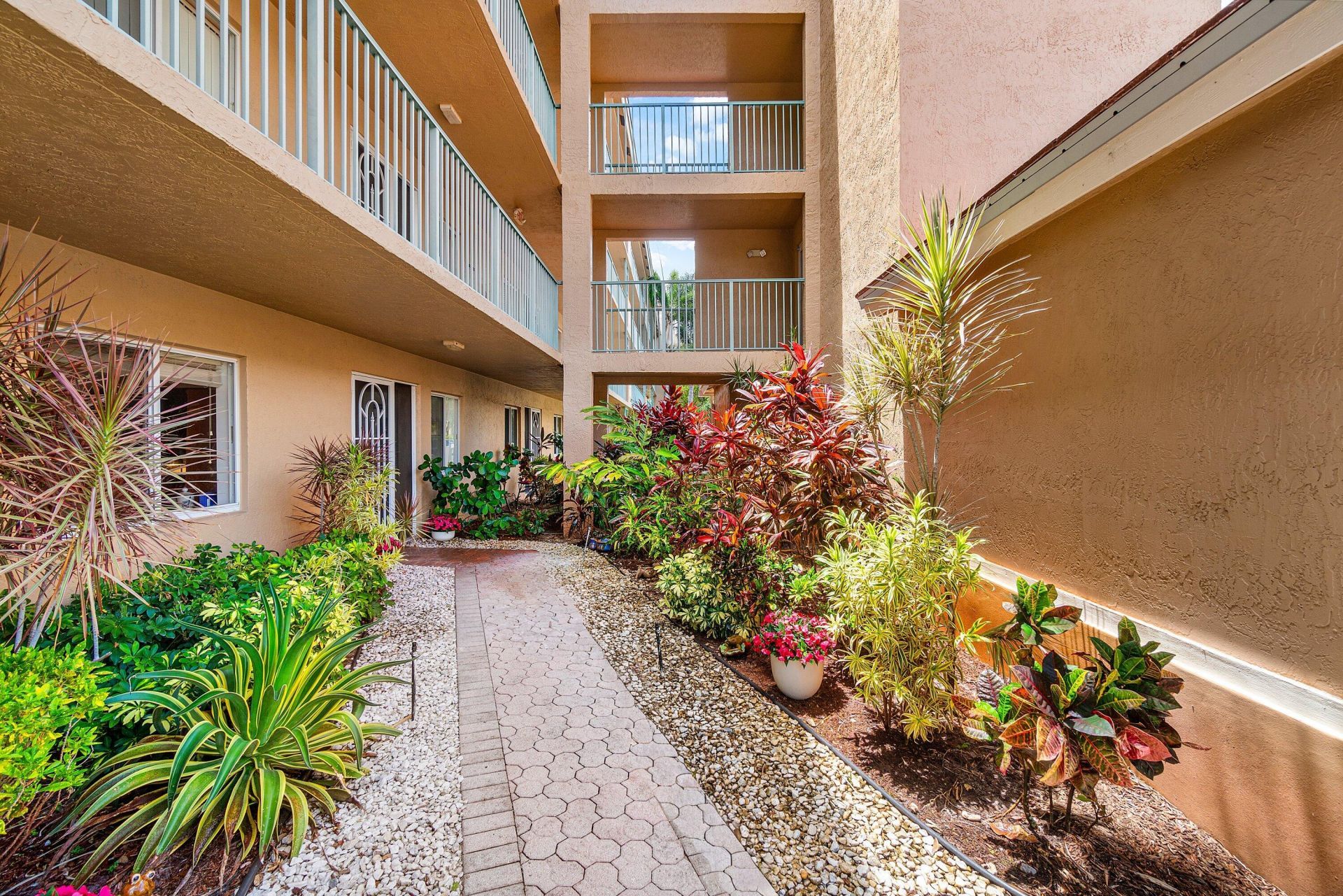 12560 Majesty Circle, Unit 104, Boynton Beach, FL 33437 Photo