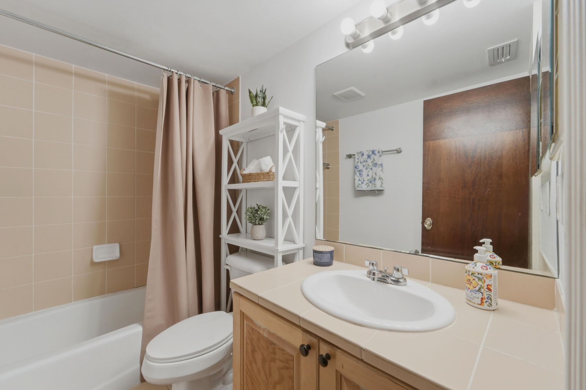 1700 Presidential Way, Unit 103, West Palm Beach, FL 33401 Photo