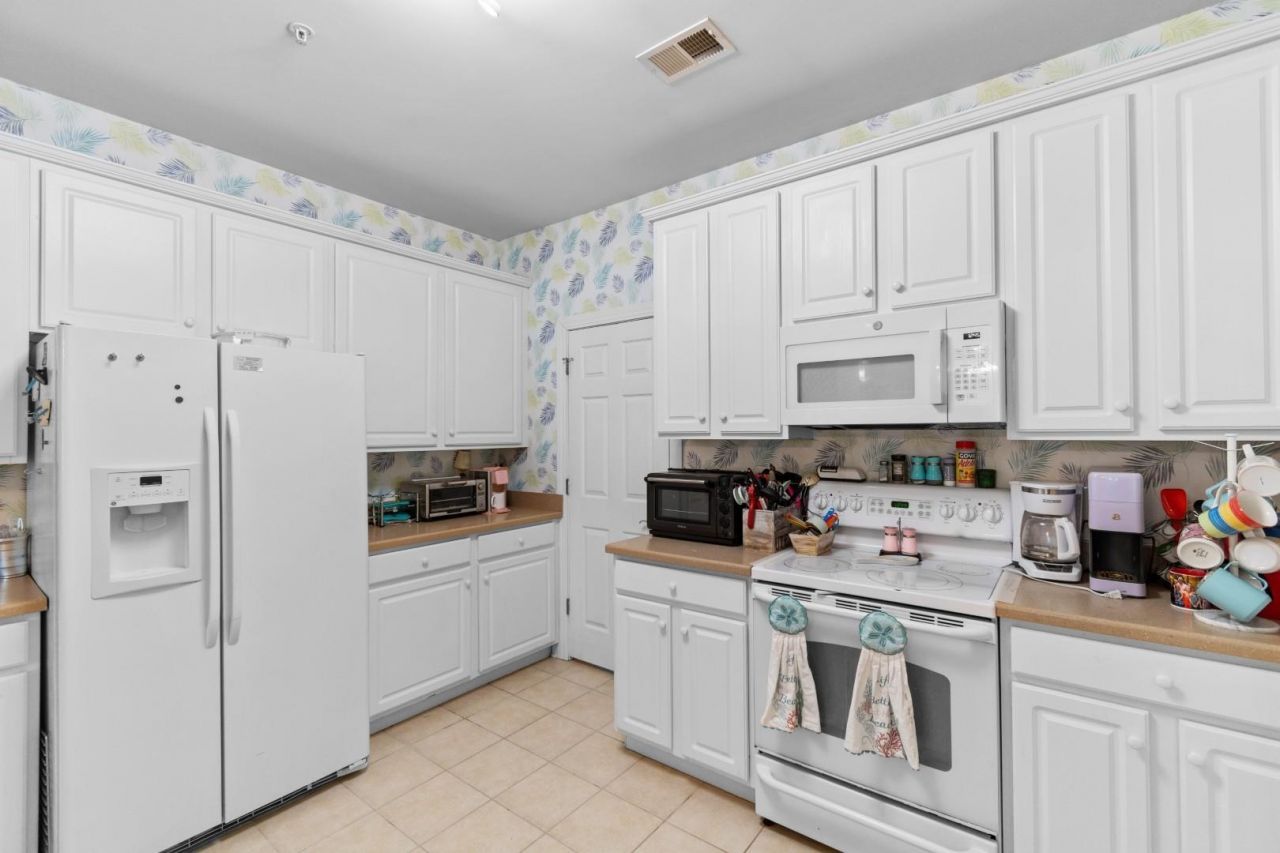 700 Pickering Dr.  Photo 4