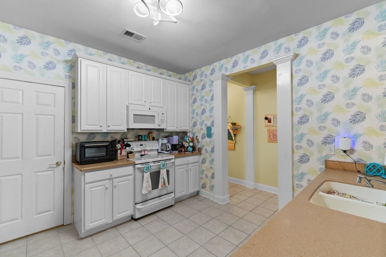 700 Pickering Dr.  Photo 5
