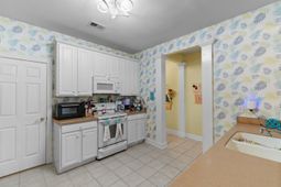 700 Pickering Dr.  photo 4