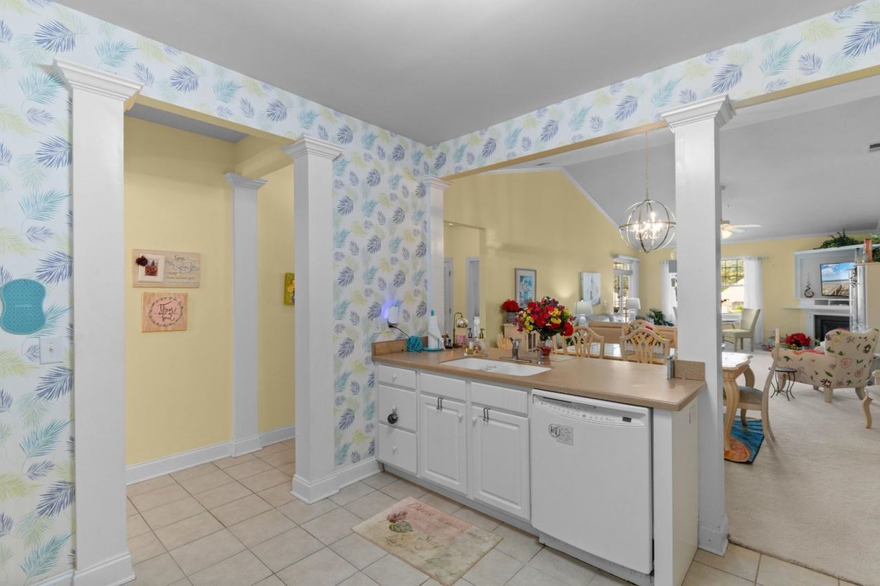 700 Pickering Dr.  Photo 6