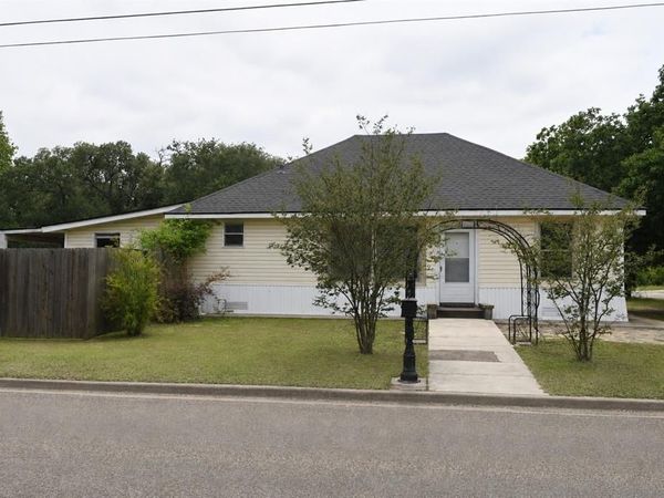 401 Powers Street , Lacy Lakeview, TX 76705