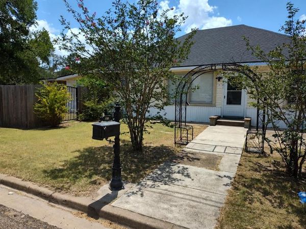 401 Powers Street, Lacy Lakeview, TX 76705