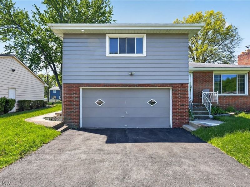 515 Murray Hill Drive, Youngstown, OH 44505 Photo 1