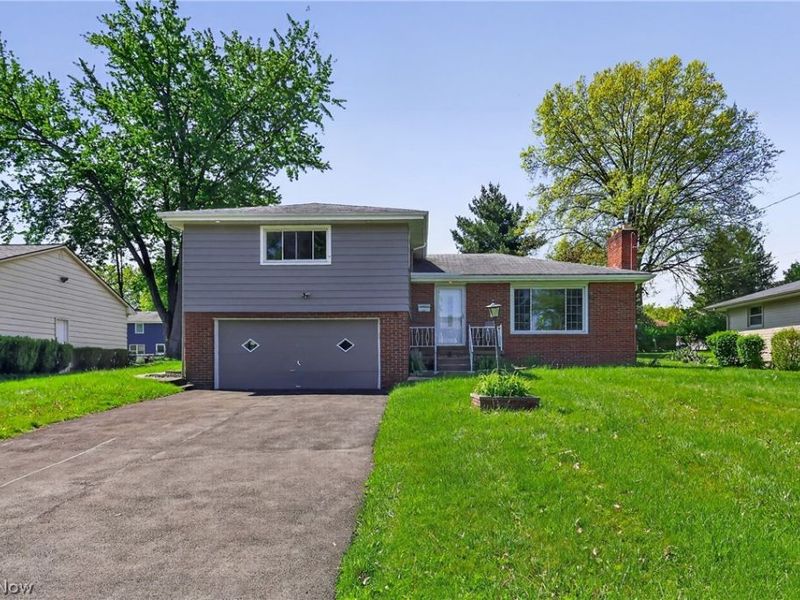 515 Murray Hill Drive, Youngstown, OH 44505 Photo 2
