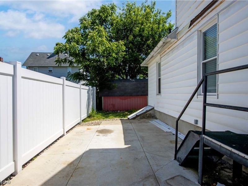 714 Pike Avenue SW, Massillon, OH 44647 Photo 2