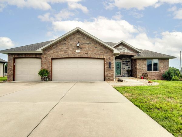 4418 Somerset Drive , Battlefield, MO 65619
