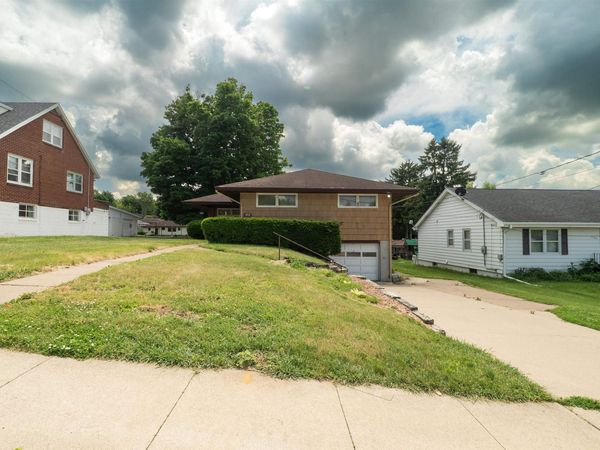3112 Kaufmann Avenue, Dubuque, IA 52001