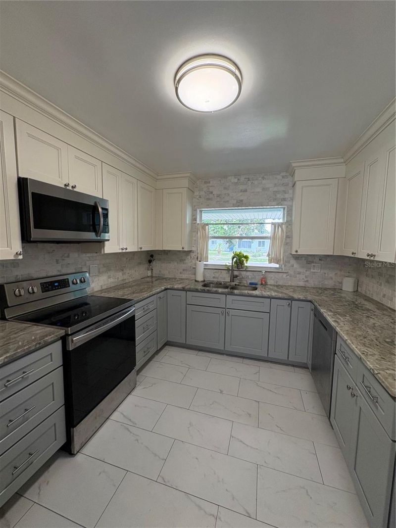 1790 Russell Drive N, Saint Petersburg, FL 33710 Photo