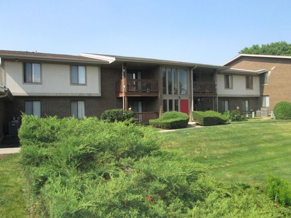 800 Brook Drive , Unit 6, Streamwood, IL 60107