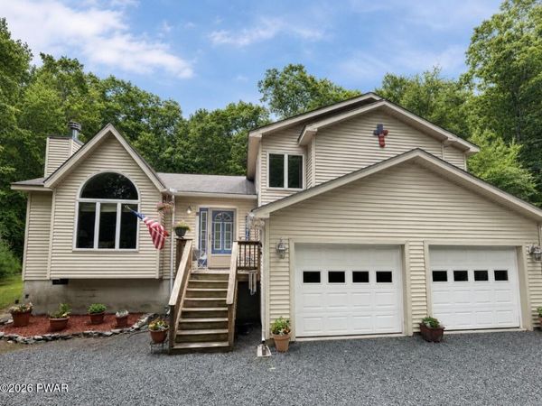 808 Woodland Court , Lords Valley, PA 18428