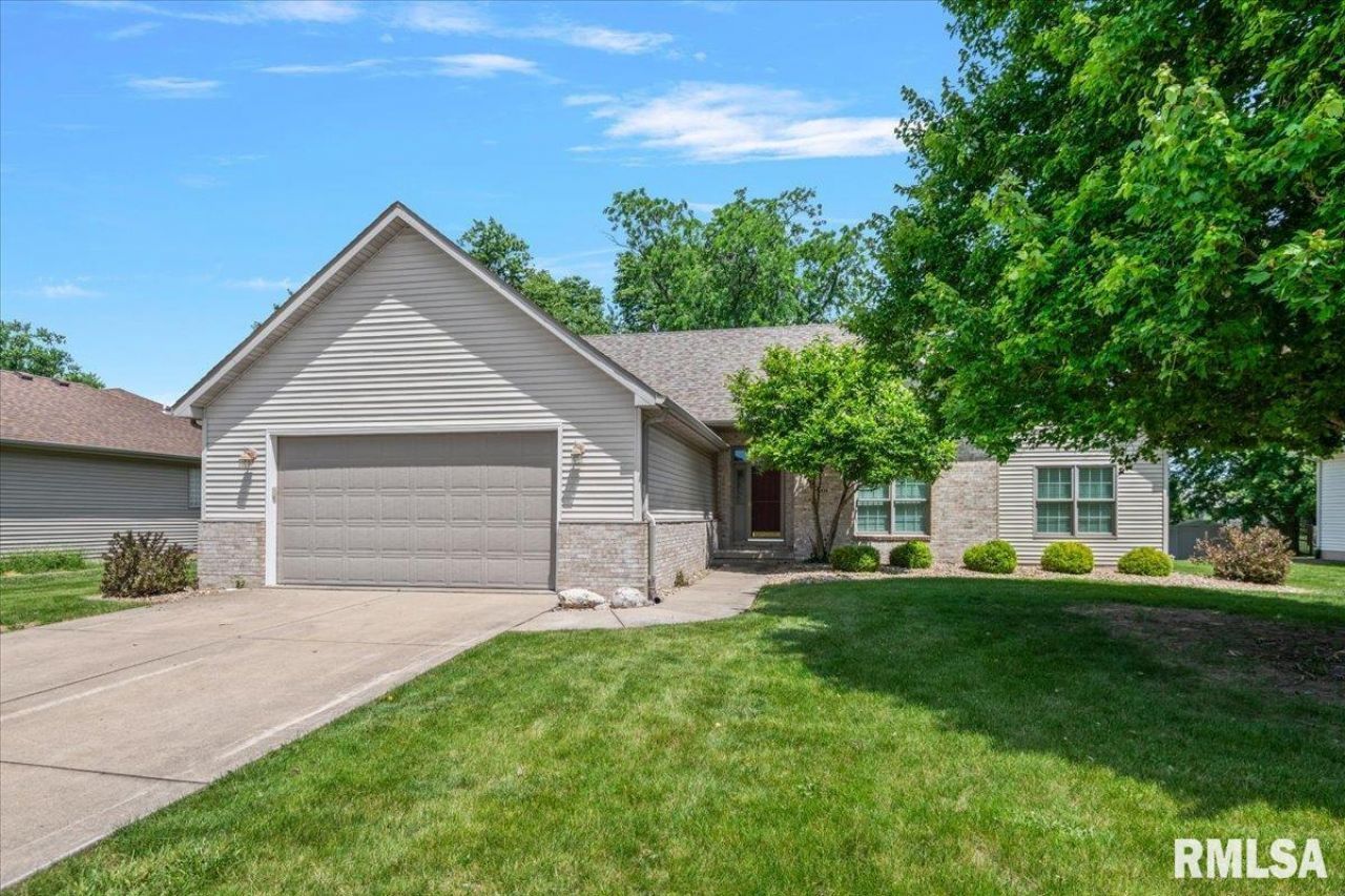 114 Winter Park Drive, Chatham, IL 62629 Main Photo