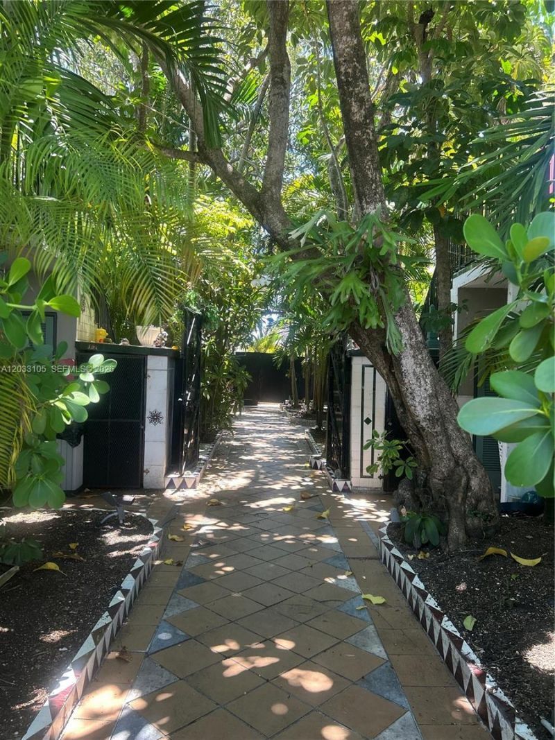 8200 Byron Ave , Unit 3, Miami Beach, FL 33141 Photo