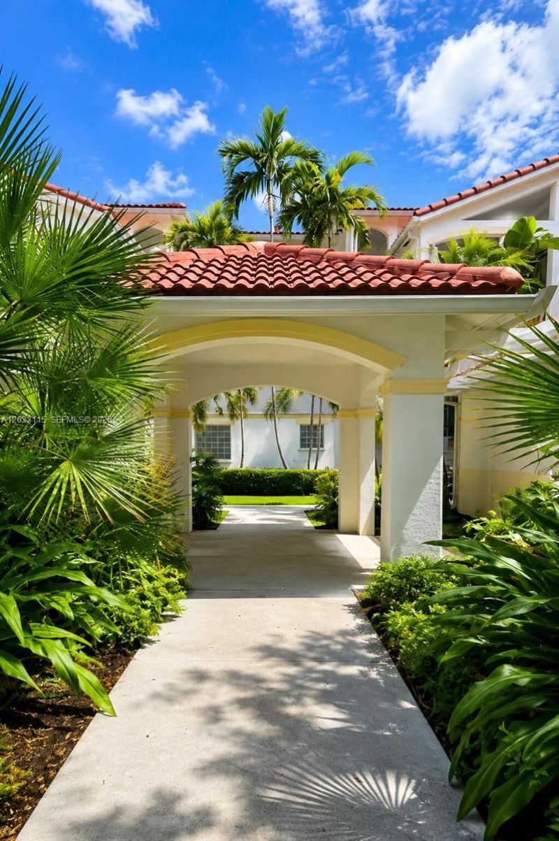 3135 NE 184th St, Unit 2104, Aventura, FL 33160 Photo
