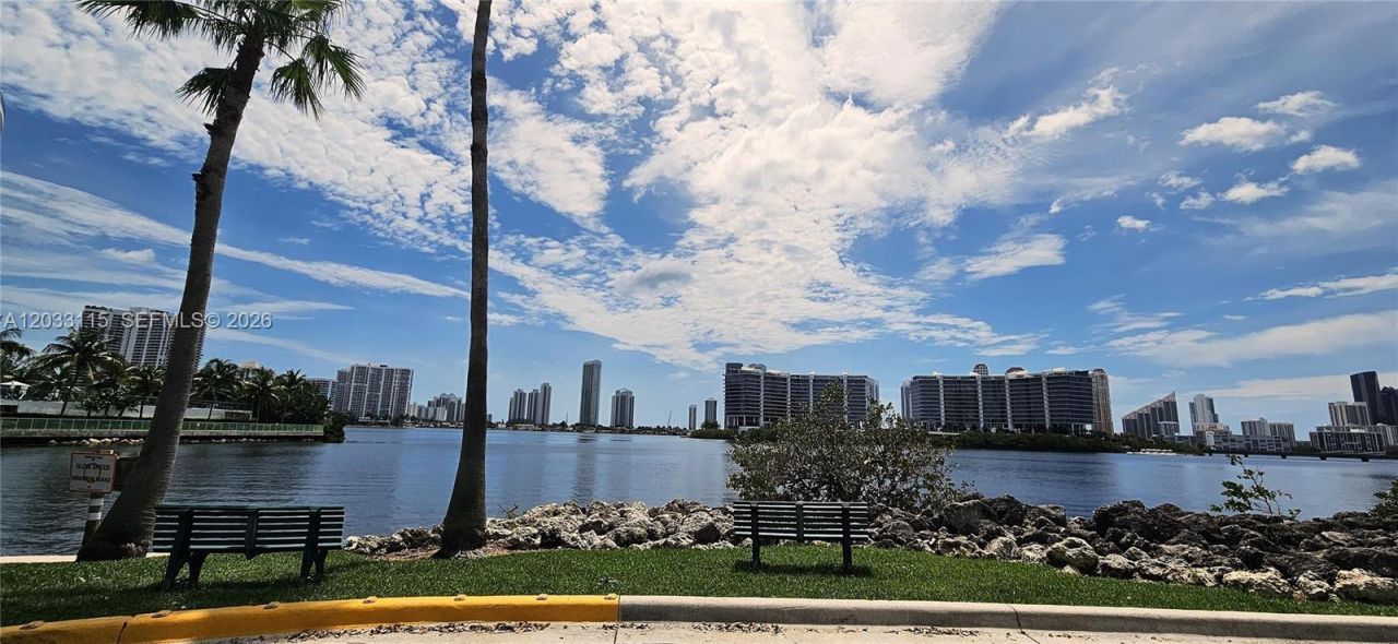 3135 NE 184th St, Unit 2104, Aventura, FL 33160 Photo