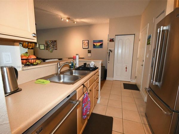 6001 SW 70th St , Unit 320, South Miami, FL 33143