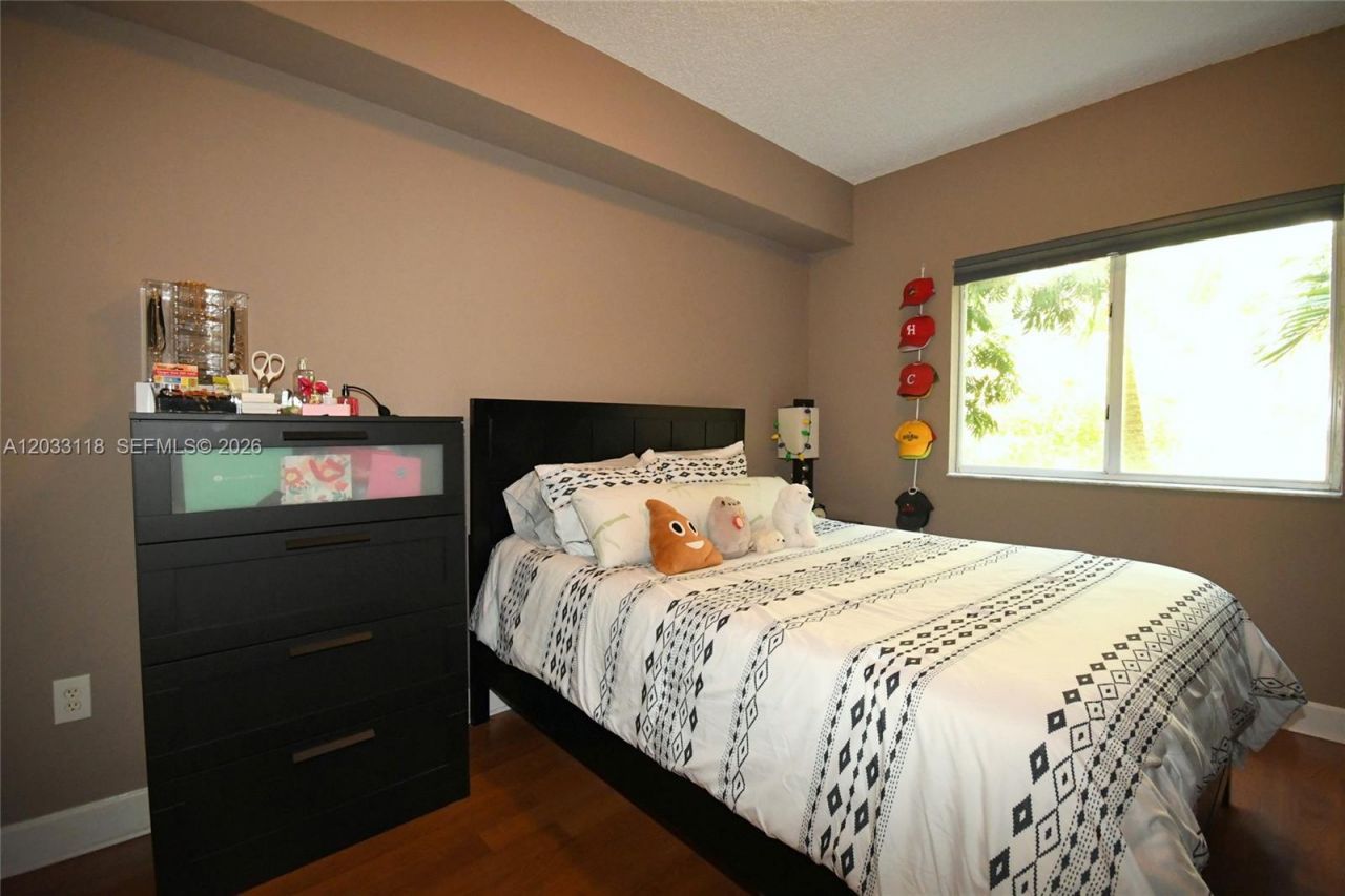 6001 SW 70th St , Unit 320, South Miami, FL 33143 Photo