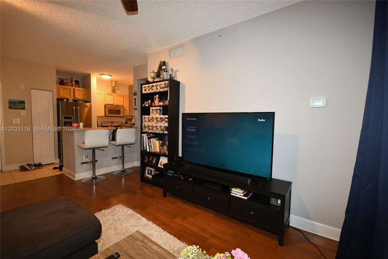 6001 SW 70th St , Unit 320, South Miami, FL 33143 Photo