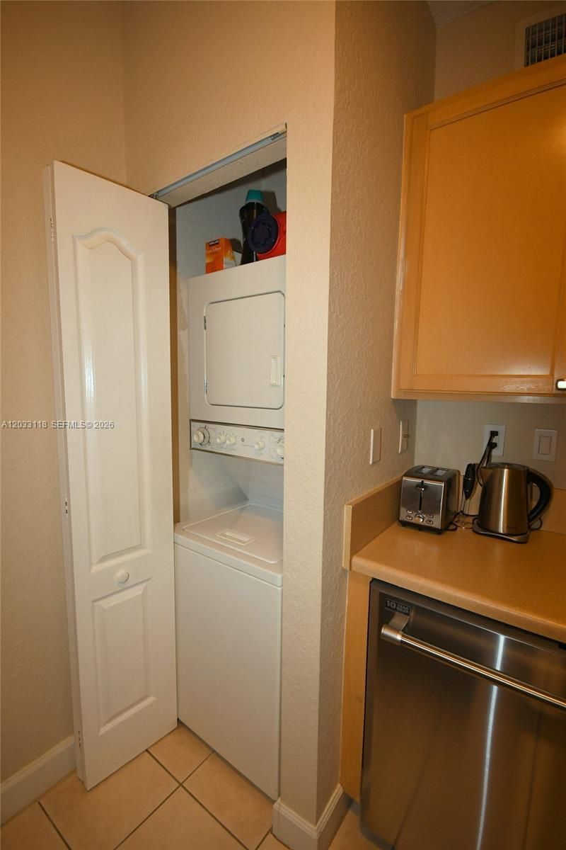 6001 SW 70th St , Unit 320, South Miami, FL 33143 Photo