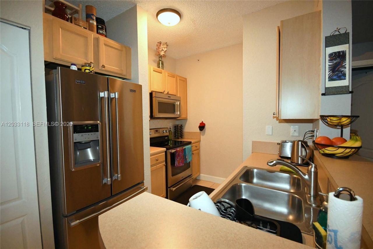 6001 SW 70th St , Unit 320, South Miami, FL 33143 Photo