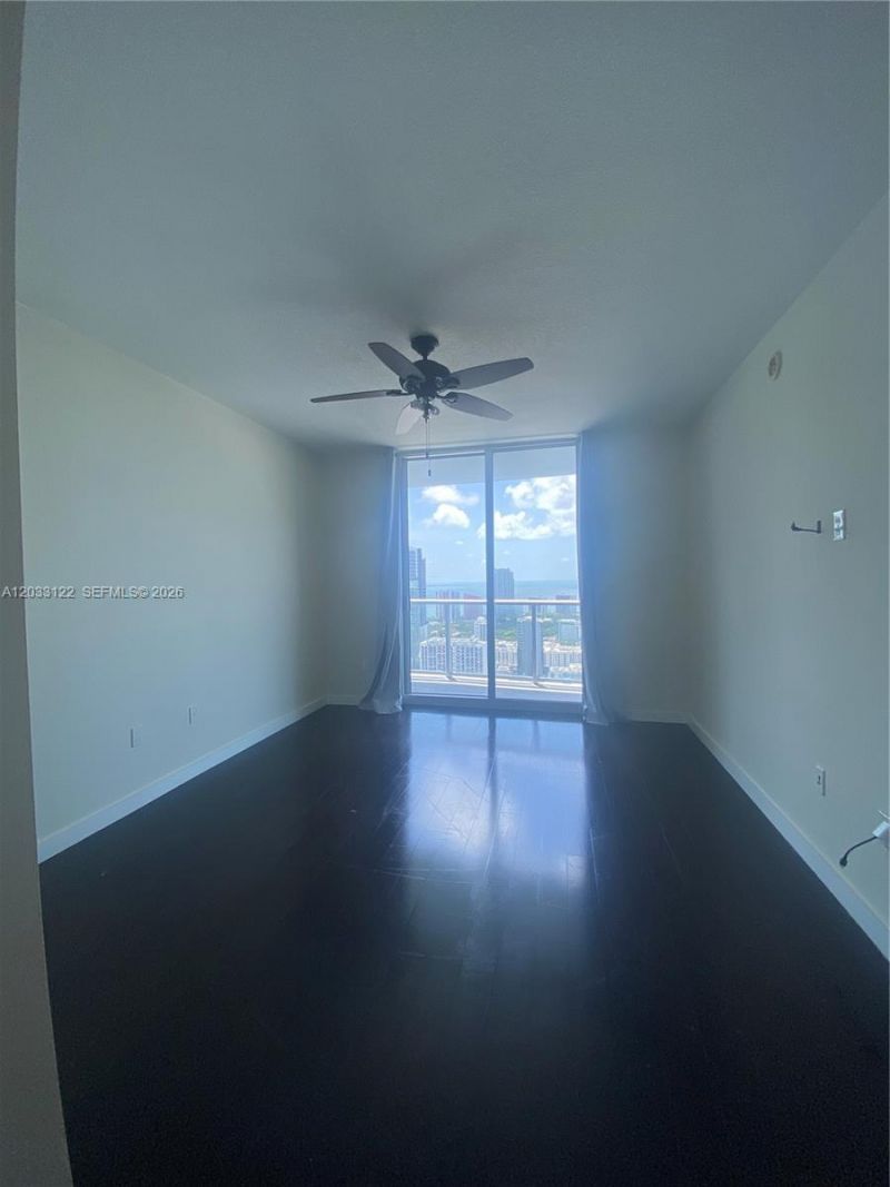 185 SW 7th St , Unit 4206, Miami, FL 33130 Photo