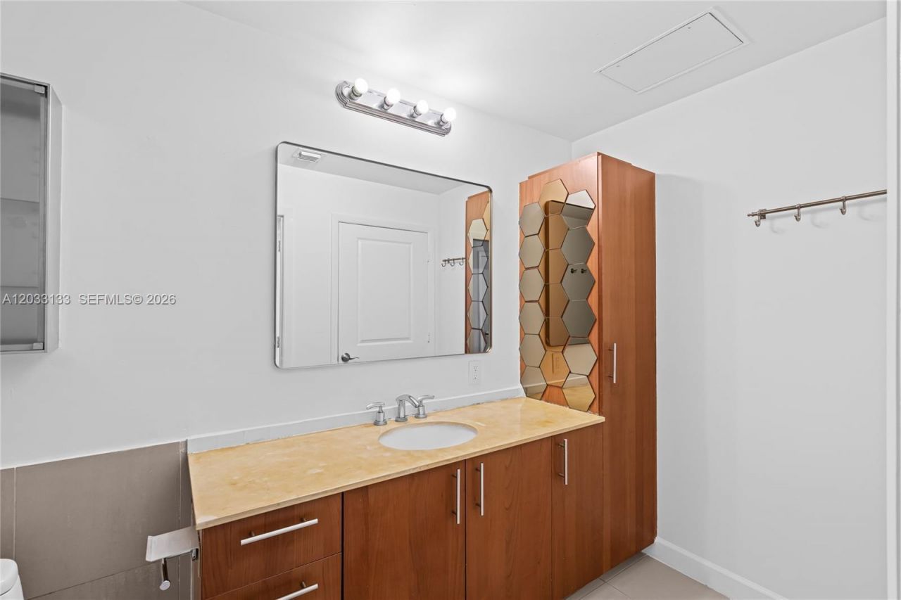 1945 S Ocean Dr , Unit 704, Hallandale Beach, FL 33009 Photo