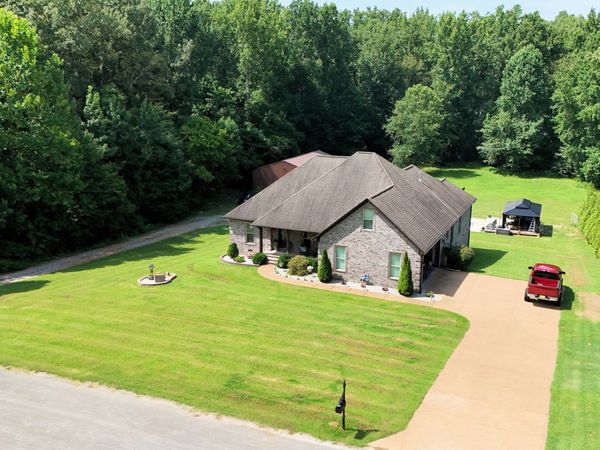 100 Valleyview Drive, Henderson, TN 38340