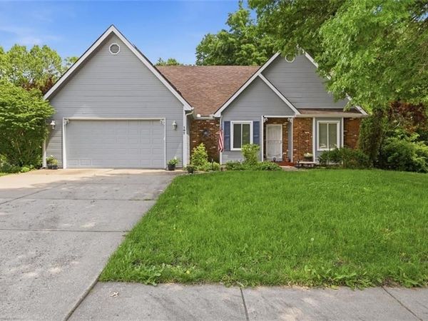 107 Willow Drive, Lansing, KS 66043
