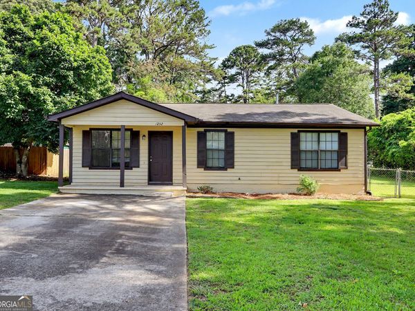 1252 Labelle Street, Jonesboro, GA 30238