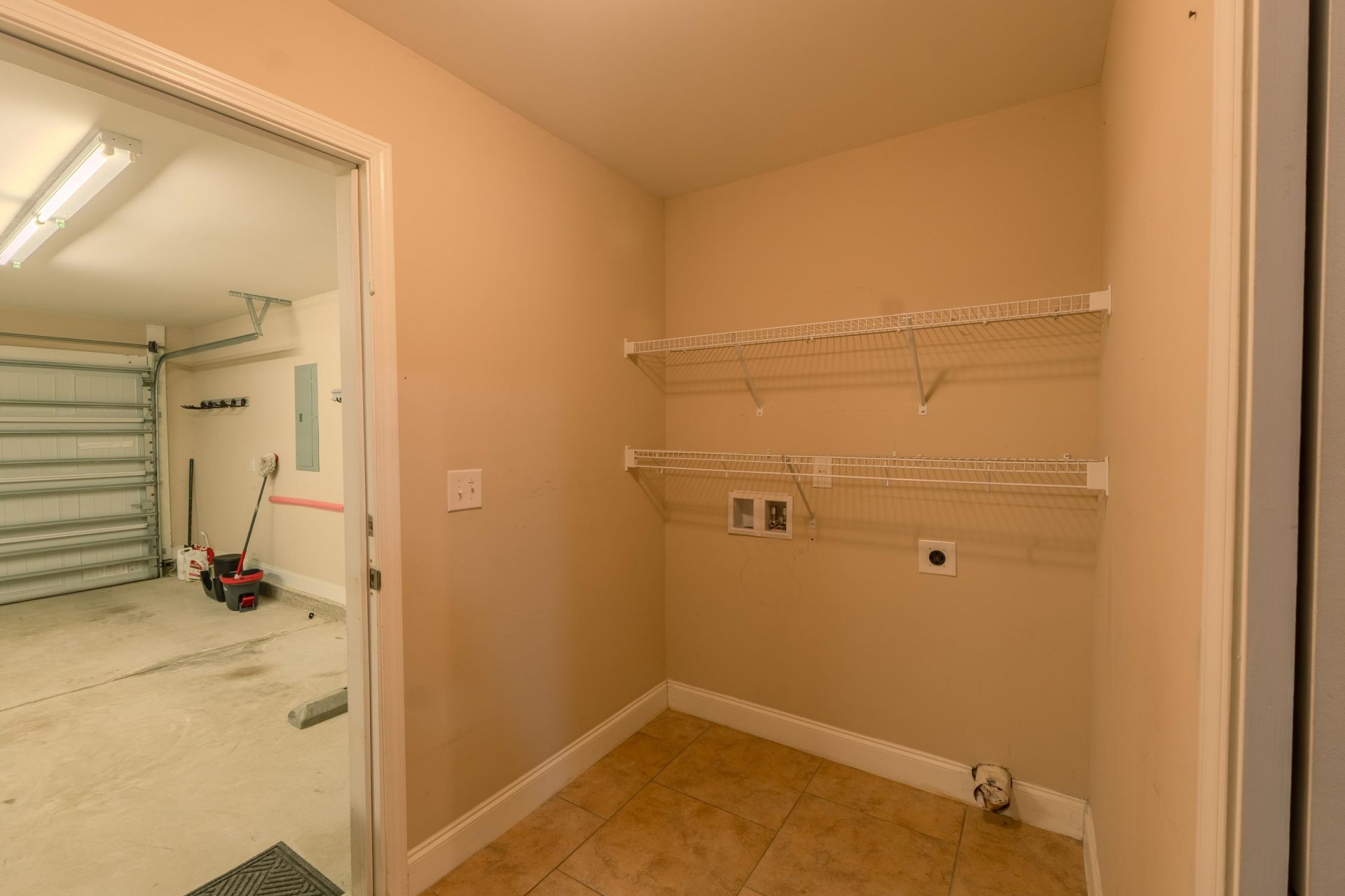373 Sun Colony Blvd.  Photo 13