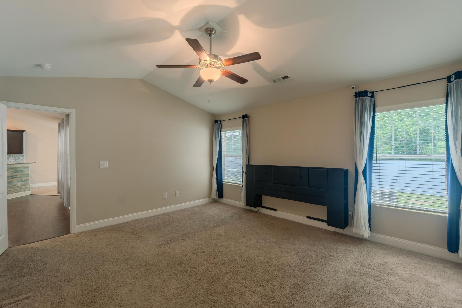 373 Sun Colony Blvd.  Photo 15