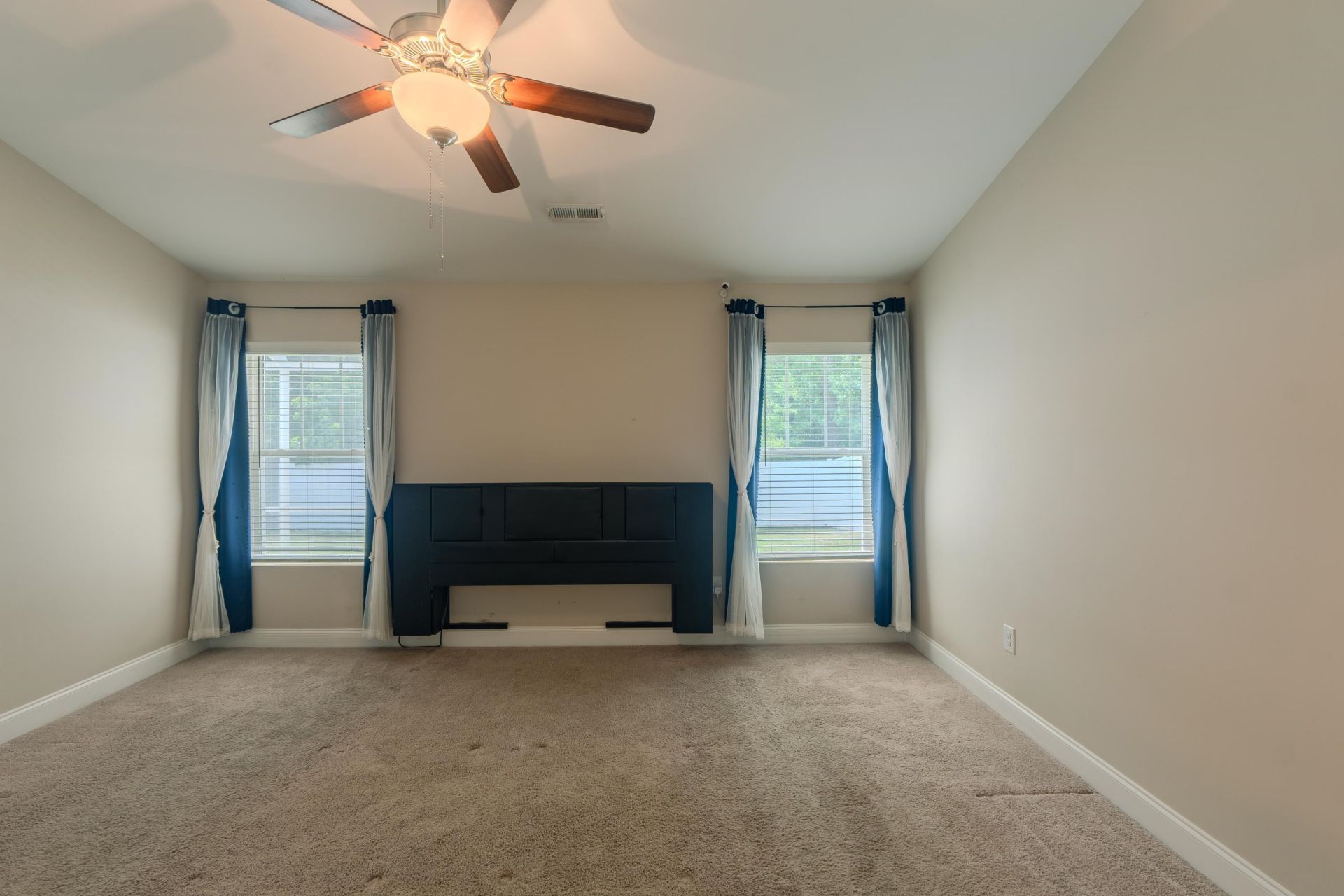 373 Sun Colony Blvd.  Photo 16