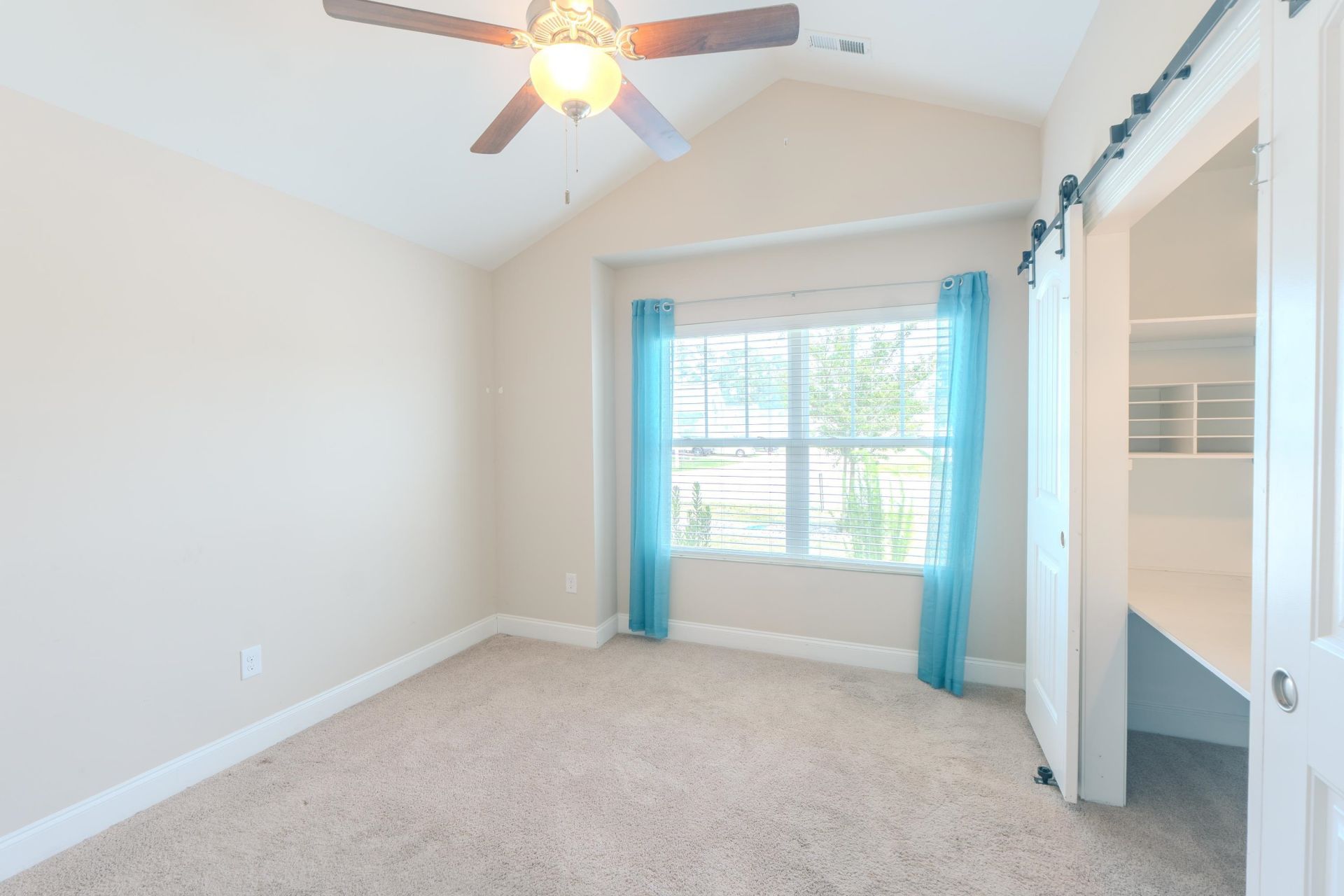 373 Sun Colony Blvd.  Photo 22