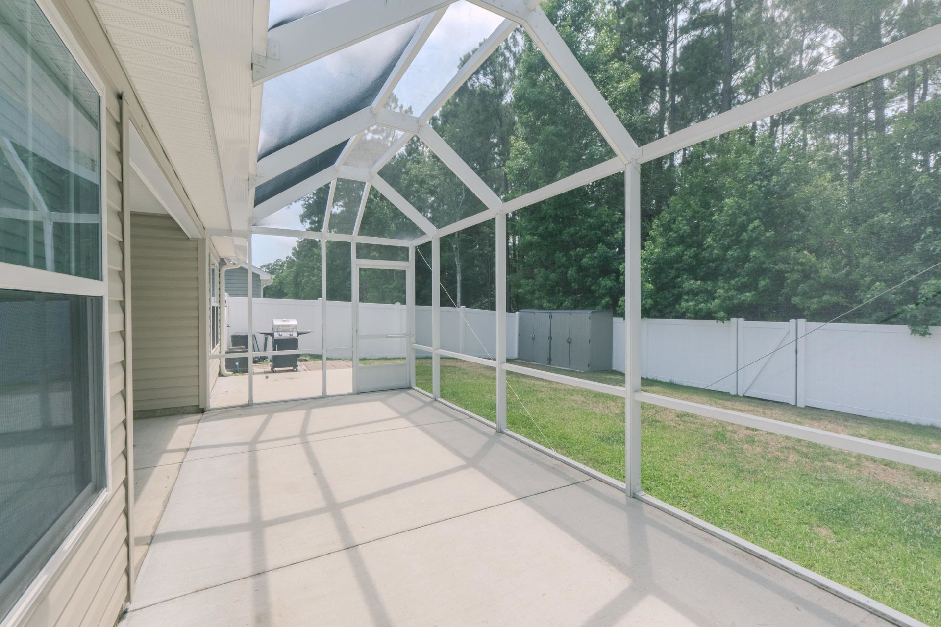 373 Sun Colony Blvd.  Photo 26